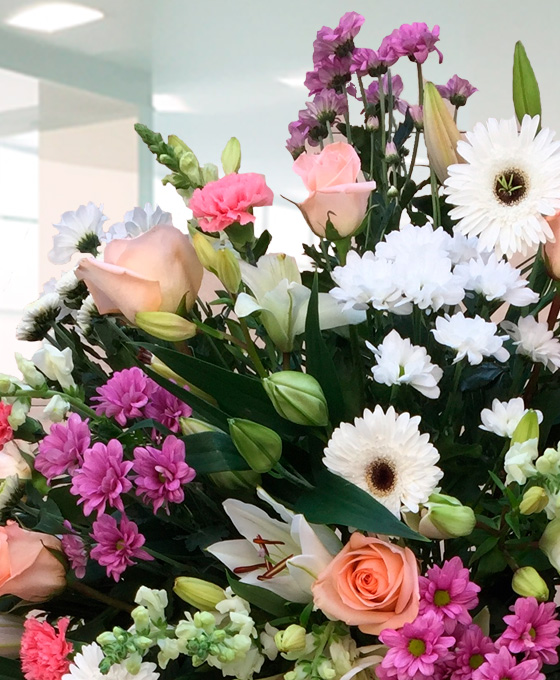 Corona Funeral Rosa Especial a detalle